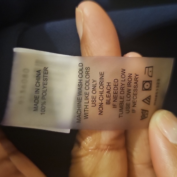 🔥Bundle. 2 Vince Camuto sleeveless v-neck blouses with inverted front. Sz S - Picture 9 of 9